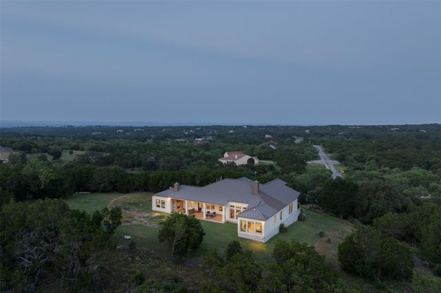 119 Creekside TRL, Spicewood, TX 78669