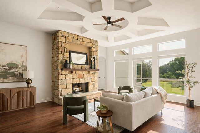 119 Creekside TRL, Spicewood, TX 78669