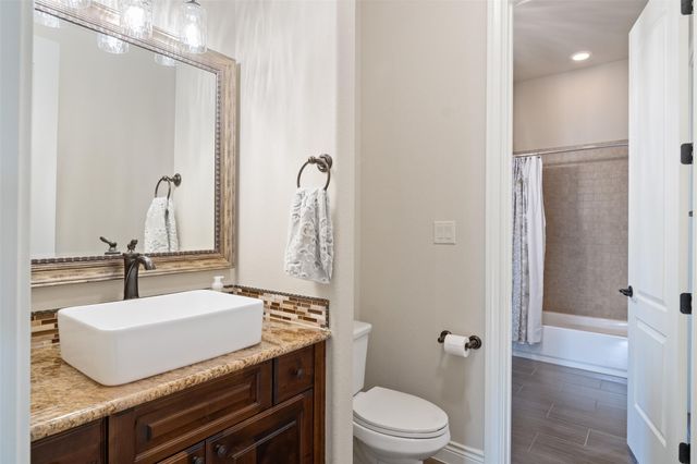 119 Creekside TRL, Spicewood, TX 78669