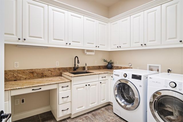 119 Creekside TRL, Spicewood, TX 78669