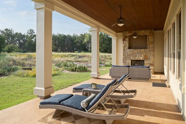 119 Creekside TRL, Spicewood, TX 78669