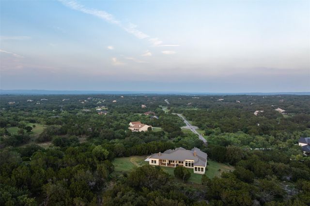 119 Creekside TRL, Spicewood, TX 78669