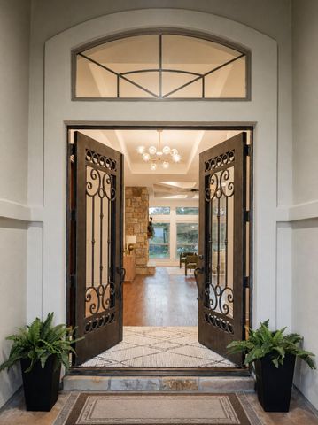 119 Creekside TRL, Spicewood, TX 78669