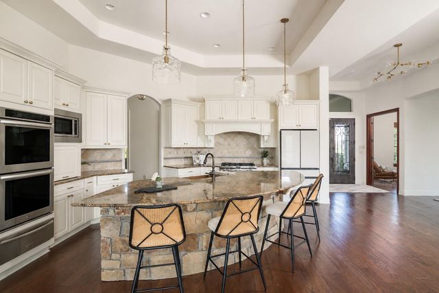 119 Creekside TRL, Spicewood, TX 78669