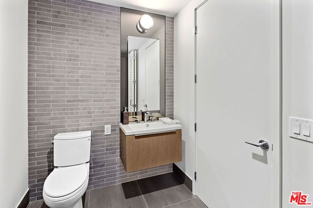 889 Francisco Street 2506, Los Angeles, CA 90017