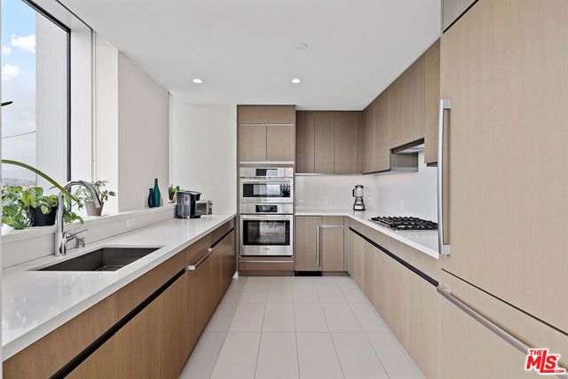 889 Francisco Street 2506, Los Angeles, CA 90017