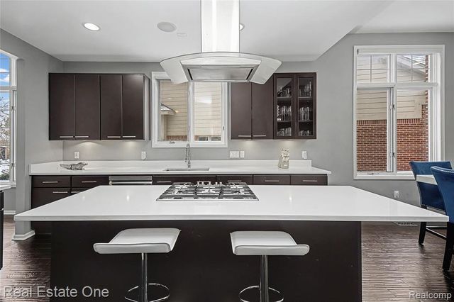 5608 Pembrooke Crossing, West Bloomfield, MI 48322