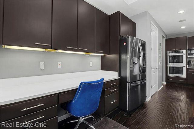 5608 Pembrooke Crossing, West Bloomfield, MI 48322