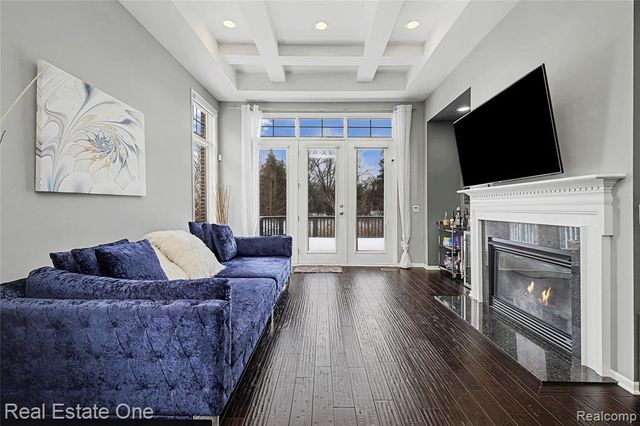 5608 Pembrooke Crossing, West Bloomfield, MI 48322