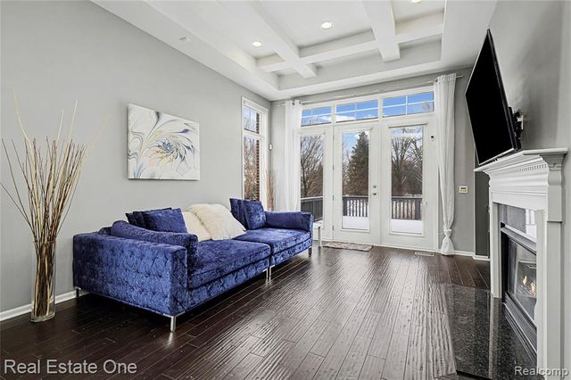 5608 Pembrooke Crossing, West Bloomfield, MI 48322