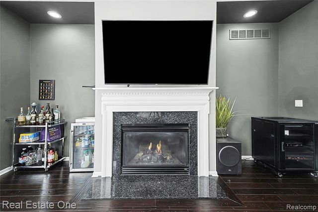 5608 Pembrooke Crossing, West Bloomfield, MI 48322