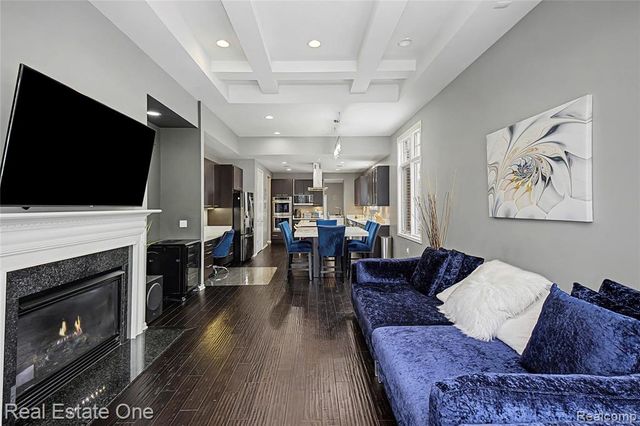 5608 Pembrooke Crossing, West Bloomfield, MI 48322