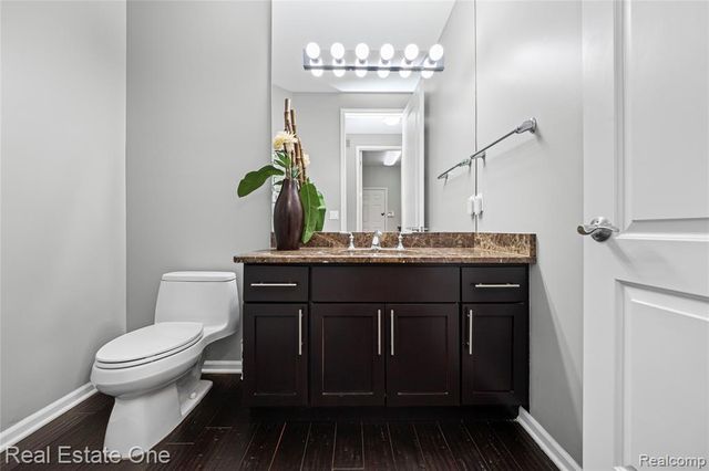 5608 Pembrooke Crossing, West Bloomfield, MI 48322