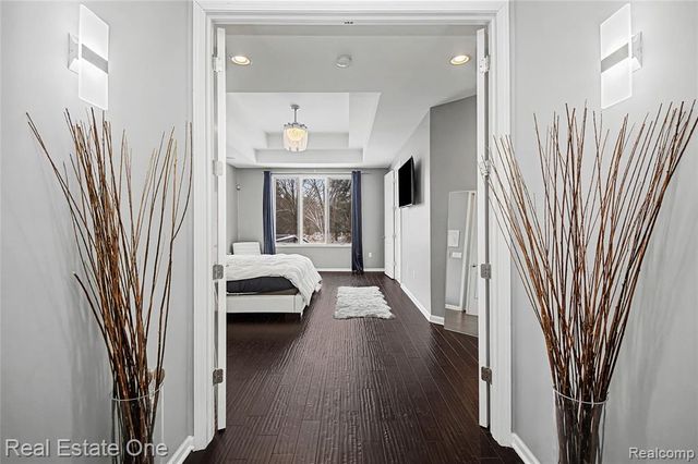 5608 Pembrooke Crossing, West Bloomfield, MI 48322