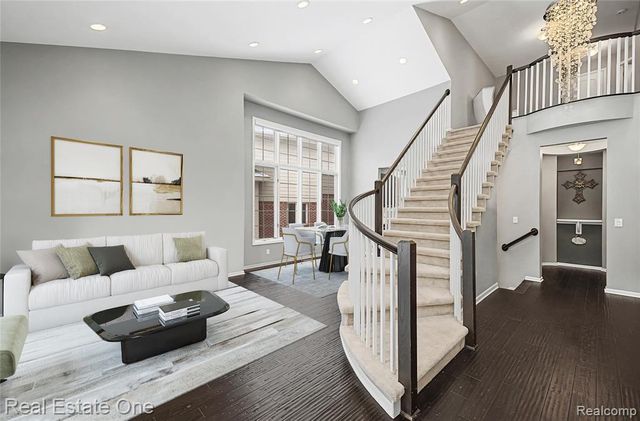 5608 Pembrooke Crossing, West Bloomfield, MI 48322