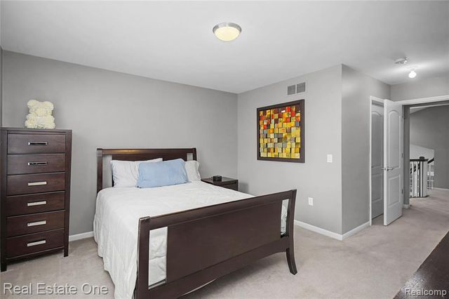 5608 Pembrooke Crossing, West Bloomfield, MI 48322