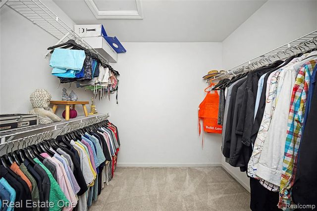 5608 Pembrooke Crossing, West Bloomfield, MI 48322