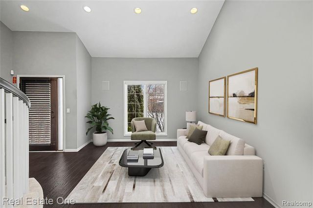 5608 Pembrooke Crossing, West Bloomfield, MI 48322