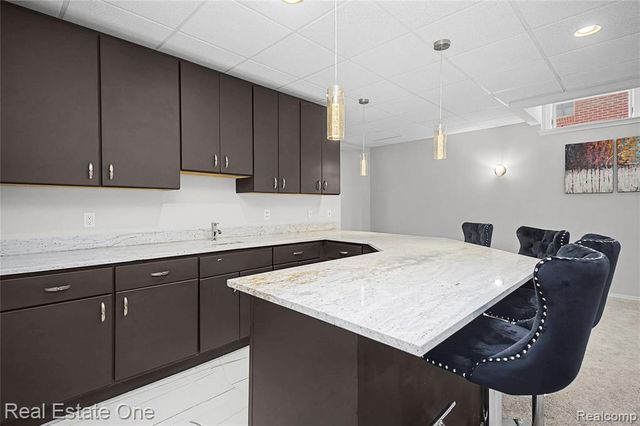 5608 Pembrooke Crossing, West Bloomfield, MI 48322