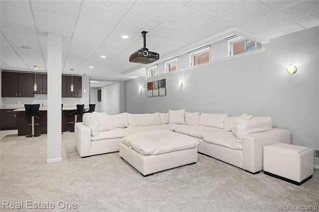 5608 Pembrooke Crossing, West Bloomfield, MI 48322