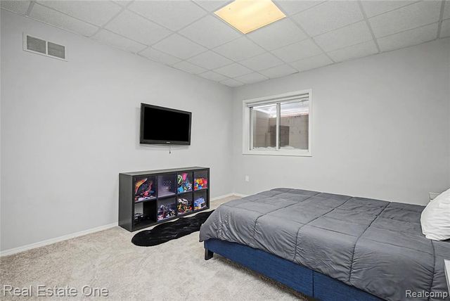 5608 Pembrooke Crossing, West Bloomfield, MI 48322