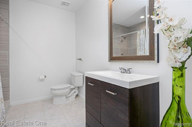 5608 Pembrooke Crossing, West Bloomfield, MI 48322