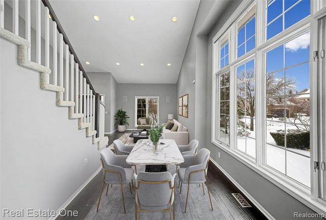 5608 Pembrooke Crossing, West Bloomfield, MI 48322