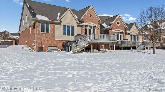 5608 Pembrooke Crossing, West Bloomfield, MI 48322