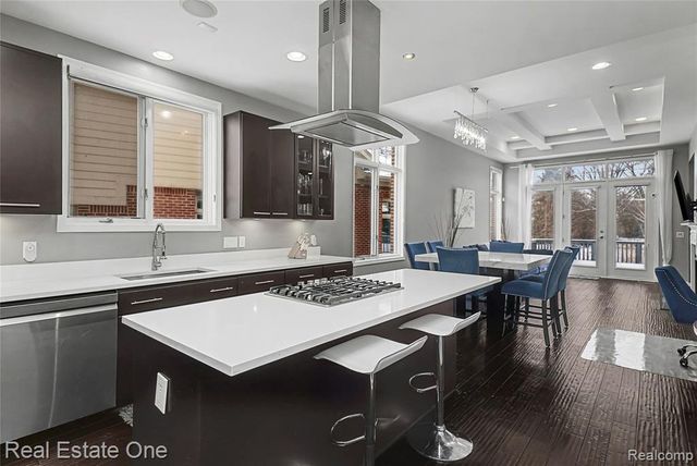 5608 Pembrooke Crossing, West Bloomfield, MI 48322