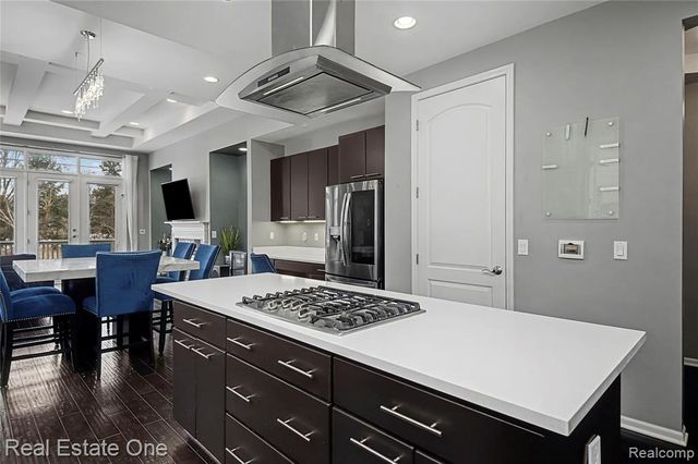 5608 Pembrooke Crossing, West Bloomfield, MI 48322