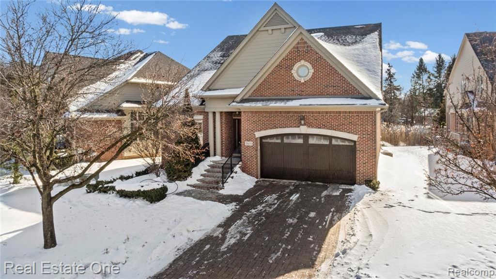 5608 Pembrooke Crossing, West Bloomfield, MI 48322