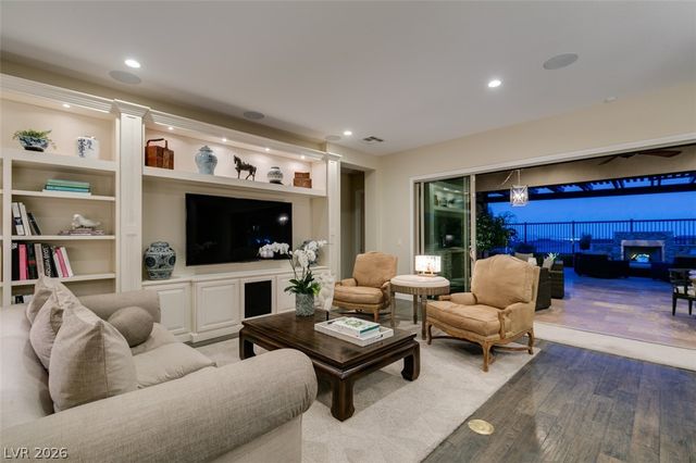 6842 Regency Crest Drive, Las Vegas, NV 89148