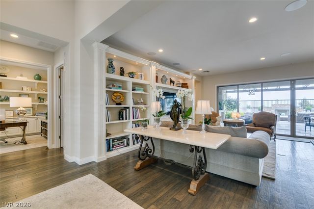 6842 Regency Crest Drive, Las Vegas, NV 89148