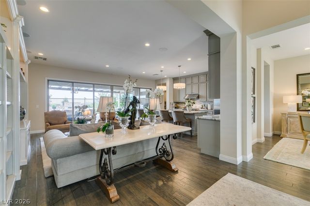 6842 Regency Crest Drive, Las Vegas, NV 89148
