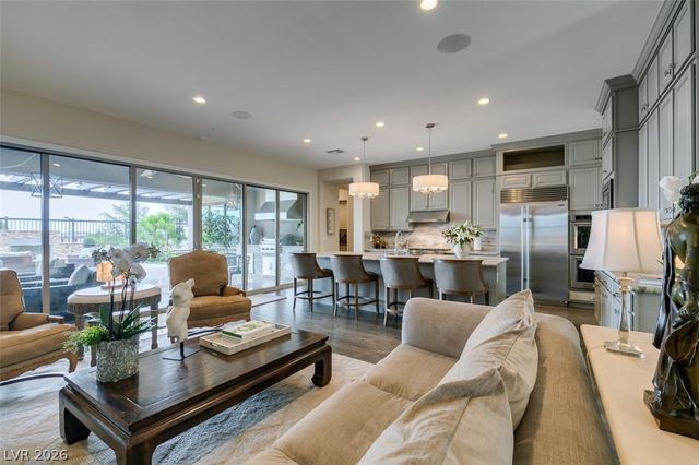 6842 Regency Crest Drive, Las Vegas, NV 89148