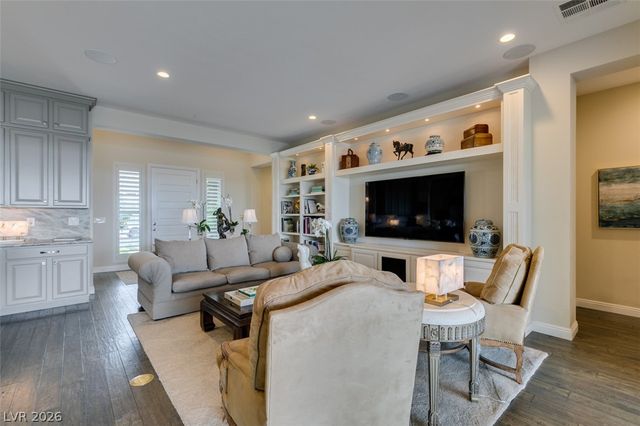 6842 Regency Crest Drive, Las Vegas, NV 89148