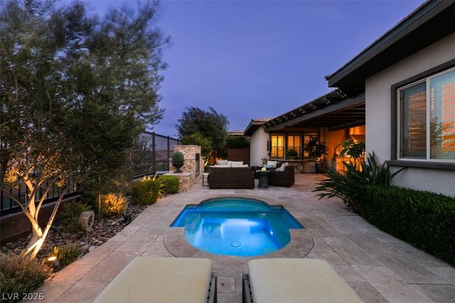 6842 Regency Crest Drive, Las Vegas, NV 89148