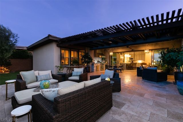 6842 Regency Crest Drive, Las Vegas, NV 89148