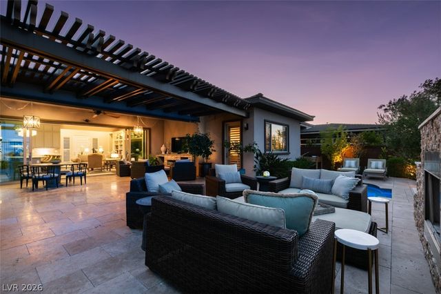 6842 Regency Crest Drive, Las Vegas, NV 89148