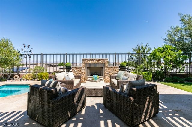 6842 Regency Crest Drive, Las Vegas, NV 89148