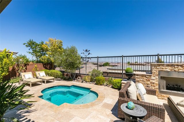 6842 Regency Crest Drive, Las Vegas, NV 89148