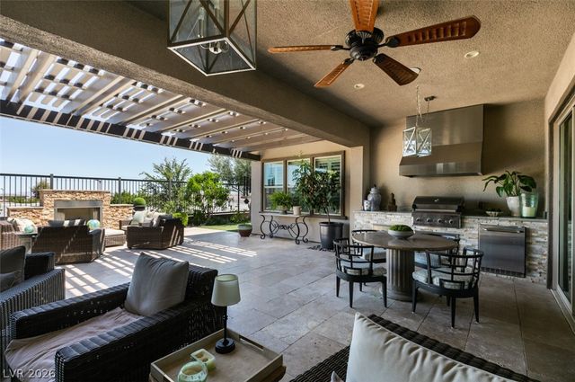6842 Regency Crest Drive, Las Vegas, NV 89148