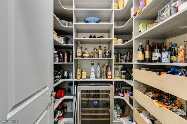 6842 Regency Crest Drive, Las Vegas, NV 89148