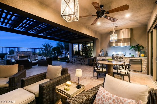 6842 Regency Crest Drive, Las Vegas, NV 89148