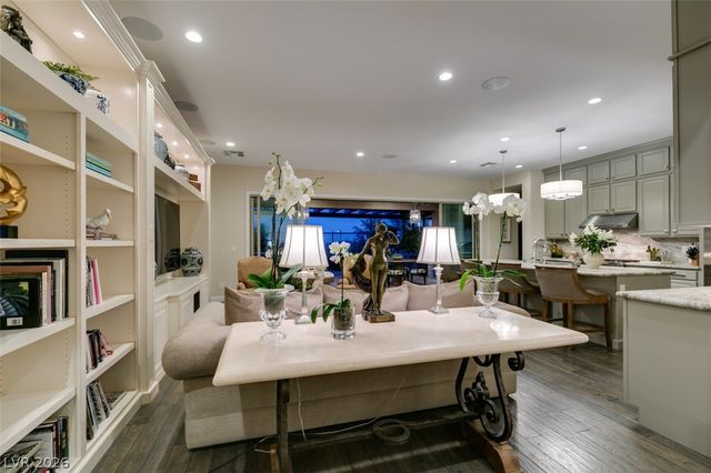 6842 Regency Crest Drive, Las Vegas, NV 89148