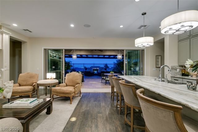 6842 Regency Crest Drive, Las Vegas, NV 89148