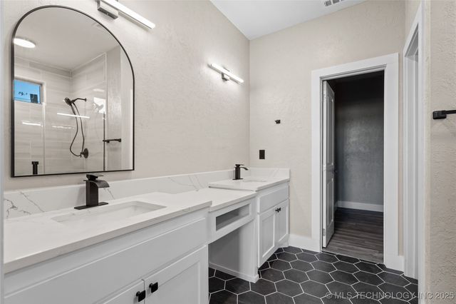 12499 Fox Hollow Road, Marietta, OK 73448