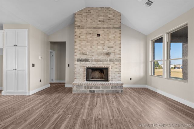 12499 Fox Hollow Road, Marietta, OK 73448