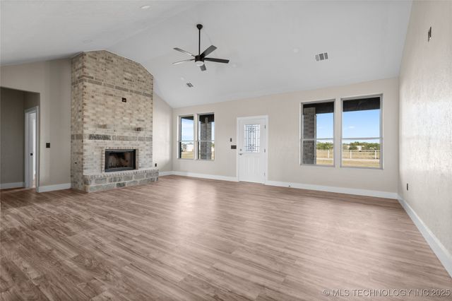 12499 Fox Hollow Road, Marietta, OK 73448