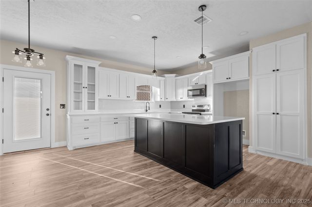 12499 Fox Hollow Road, Marietta, OK 73448